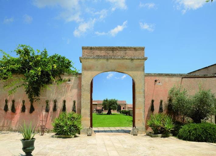 Hôtel pour 4 personnes, avec jardin et jacuzzi ainsi que piscine et sauna, adapté aux familles à Martano - 2
