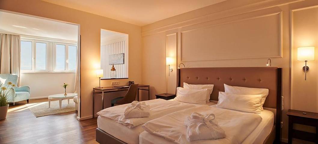 Hotel für 2 Personen, mit Ausblick und Terrasse sowie Sauna in Emden - 4