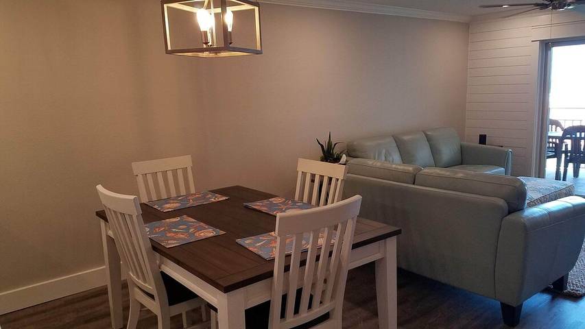 Vacation rental for 4 people, with balcony and pool in New Smyrna Beach