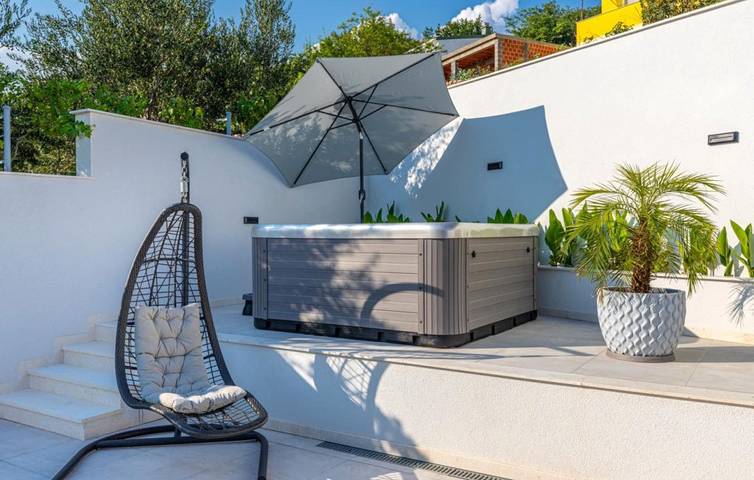 Ferienhaus für 8 Personen, mit Whirlpool und Terrasse sowie Garten und Sauna in Crikvenica - 4