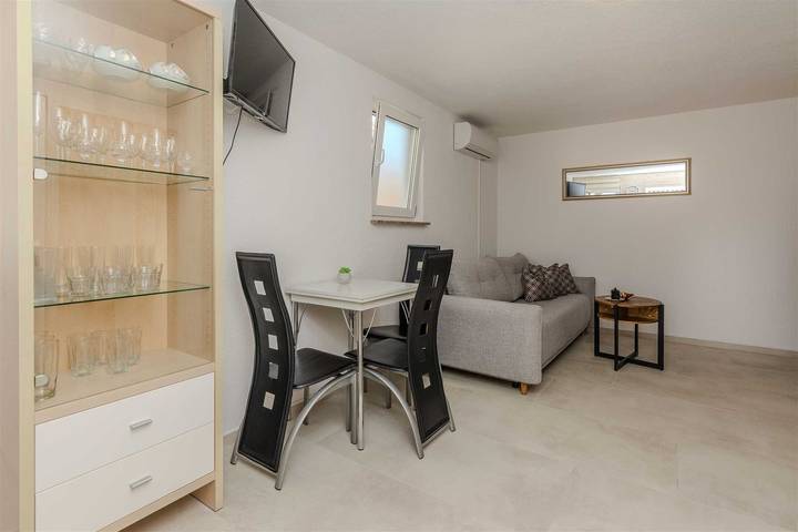Ferienwohnung für 4 Personen, mit Balkon/Terrasse und Terrasse auf Vir - 3