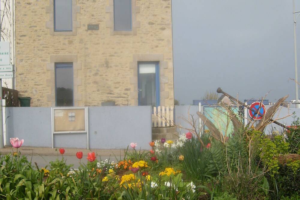 A'Mag House overlooking the mouth of the ugly port of Tréhiguier in Pénestin, Côte des Mégalithes
