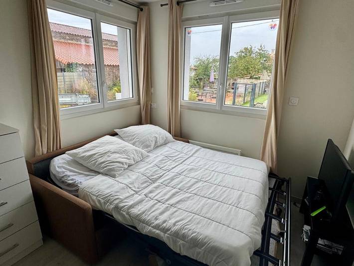 Gîte pour 2 personnes, avec piscine ainsi que vue et terrasse, animaux acceptés à Vendrennes - 4