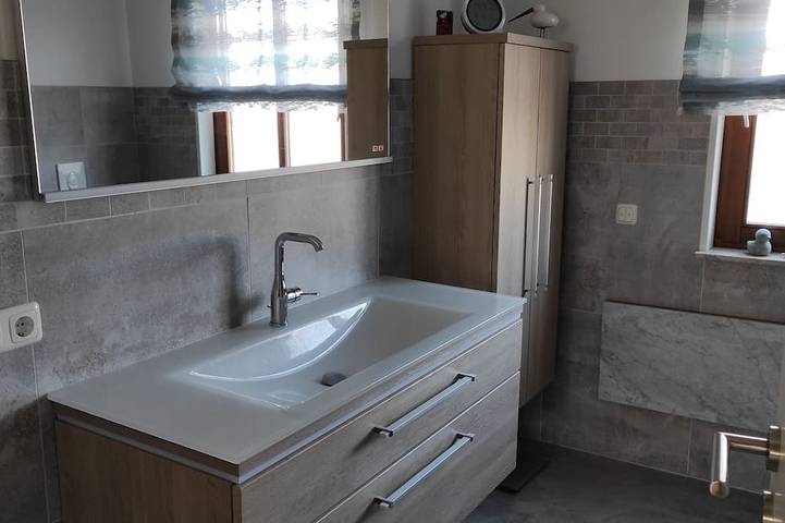 Ganze Wohnung, Schöne gemütliche Wohnung im Eg eines Einfamilienhauses, Terasse, Abstellplatz. in Freistett, Rheinau