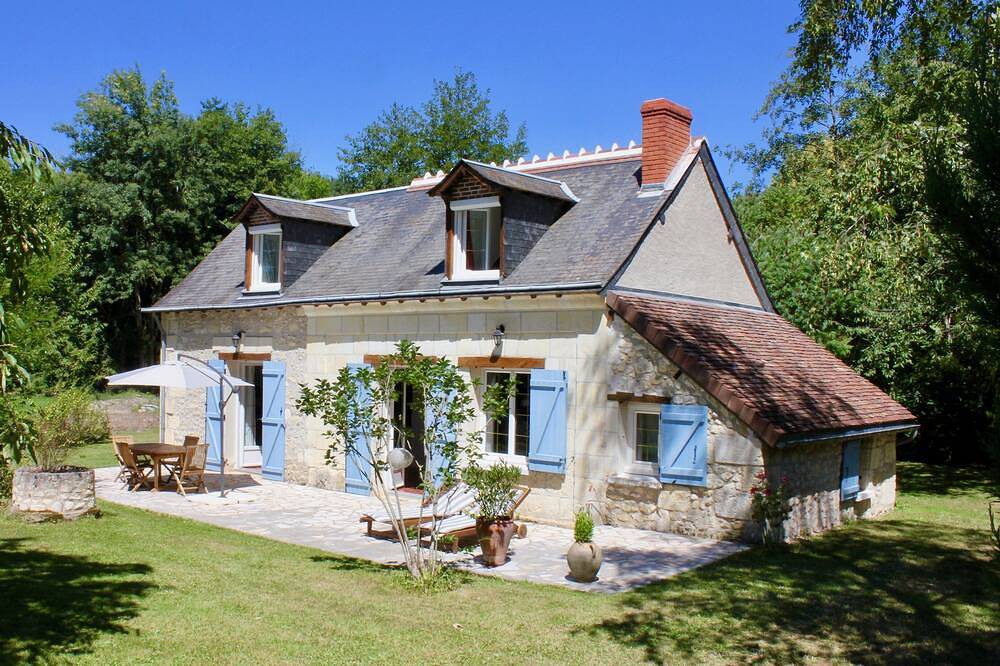 Maison dans un parc au bord de l'eau in Le Petit-Pressigny, Région de Loches