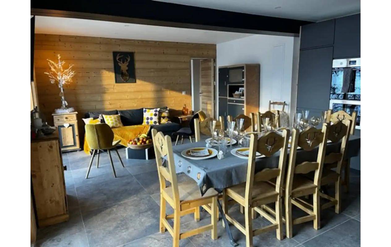 Appartement entier, Appartement 'Grand Cerf - Albiez Montrond' avec vue sur la montagne, terrasse privée et Wi-Fi in Col du Mollard, Albiez-Montrond