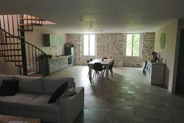 Gîte pour 6 personnes, avec terrasse à Claviers