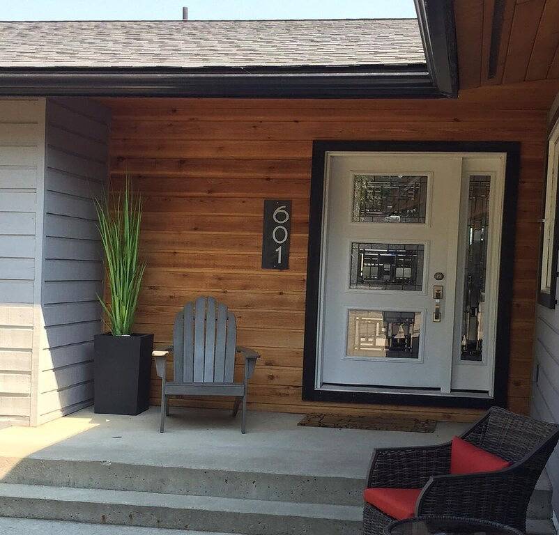 Executive 5 Br + Den Home, voll ausgestattet für bis zu 11 Personen mit Klimaanlage in Kootenay-Nationalpark