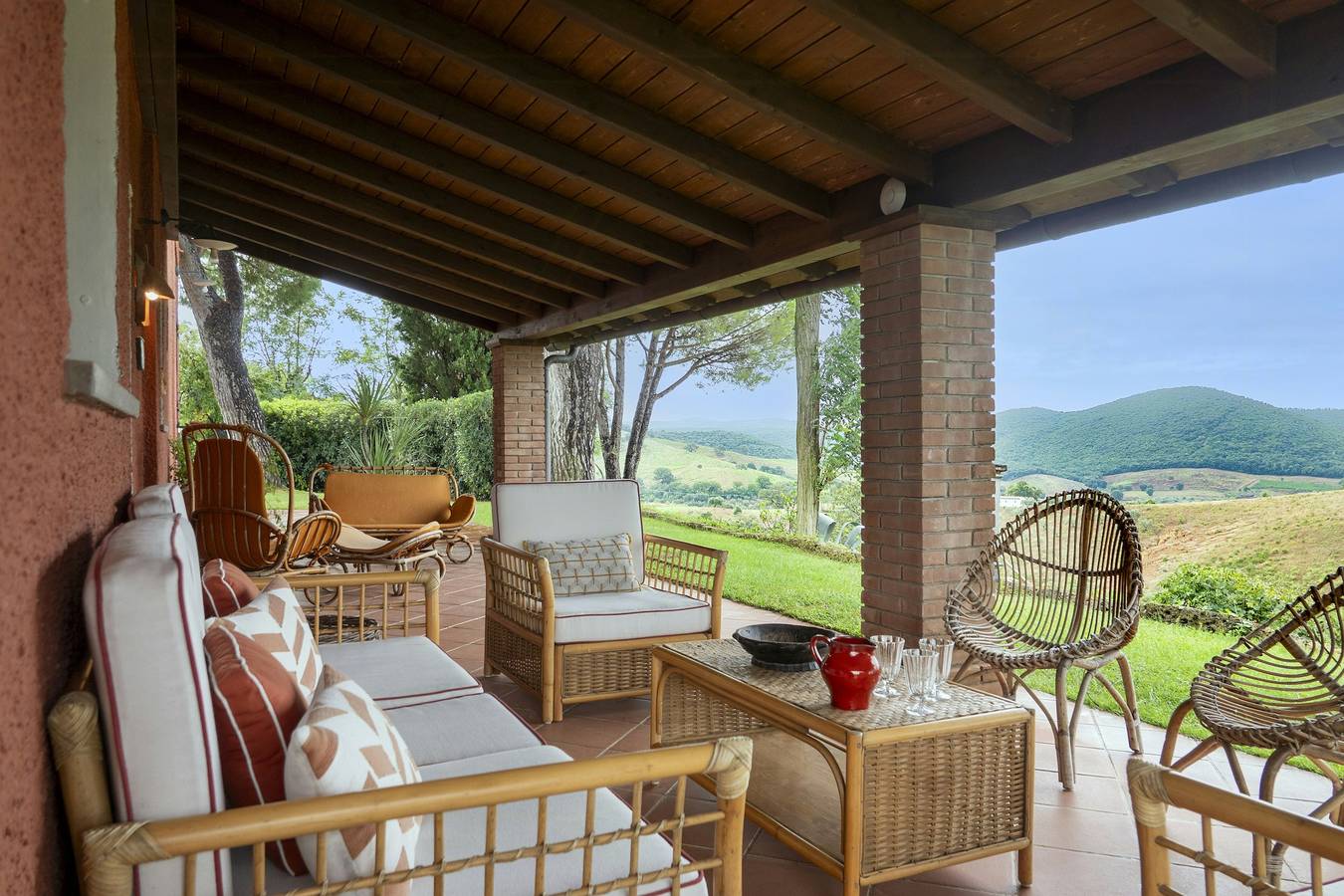 Traditionelle toskanische Villa auf einem Hügel mit Swimmingpool in Magliano in Toscana, Parco Naturale della Maremma
