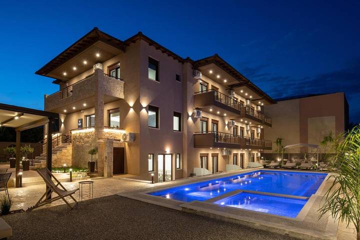 Ferienhaus für 4 Personen, mit Ausblick und Pool sowie Kinderpool und Garten