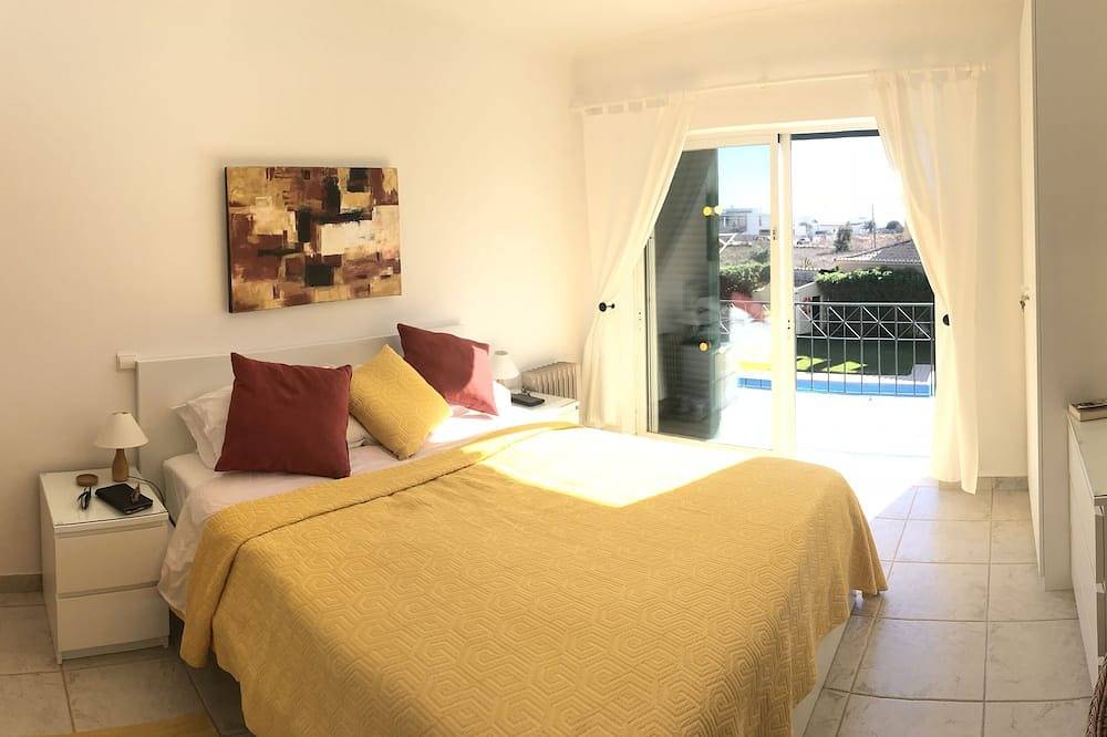 Ganze Wohnung, Schöne 2-Bett-Wohnung in einer kleinen Wohnanlage mit Pool in Santa Maria, Lagos