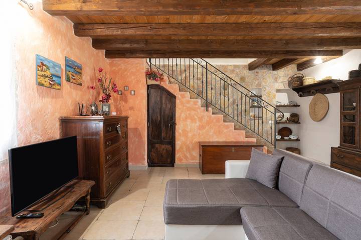 Villa Anna con piscina privata, vista sulle montagne, Wi-Fi e aria condizionata in Buseto Palizzolo, Provincia di Trapani
