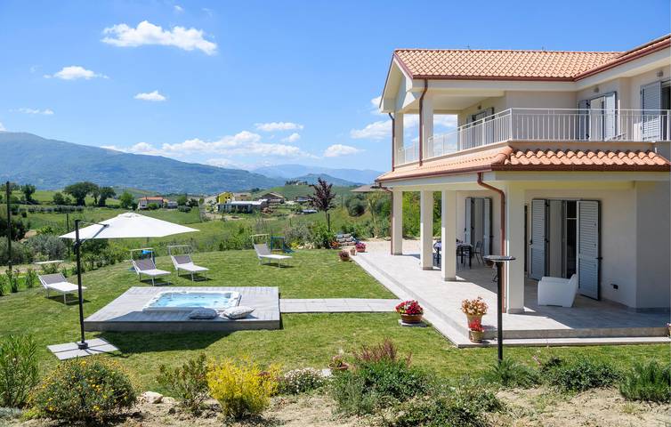 Casa vacanza per 8 persone con idromassaggio in Appignano del Tronto, Provincia di Ascoli Piceno
