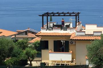 Location de vacances pour 5 personnes, avec jardin et terrasse à Zambrone