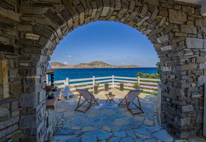 Location de vacances pour 4 personnes, avec vue sur l’océan ainsi que terrasse et jardin dans Náoussa