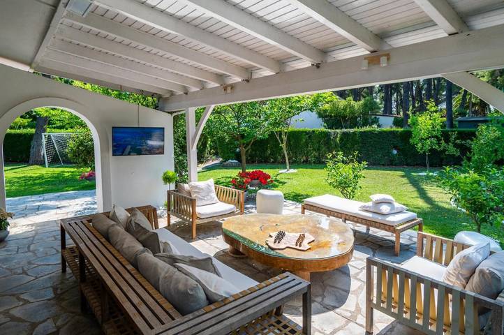 Ferienhaus für 10 Personen, mit Balkon und Garten sowie Kinderpool