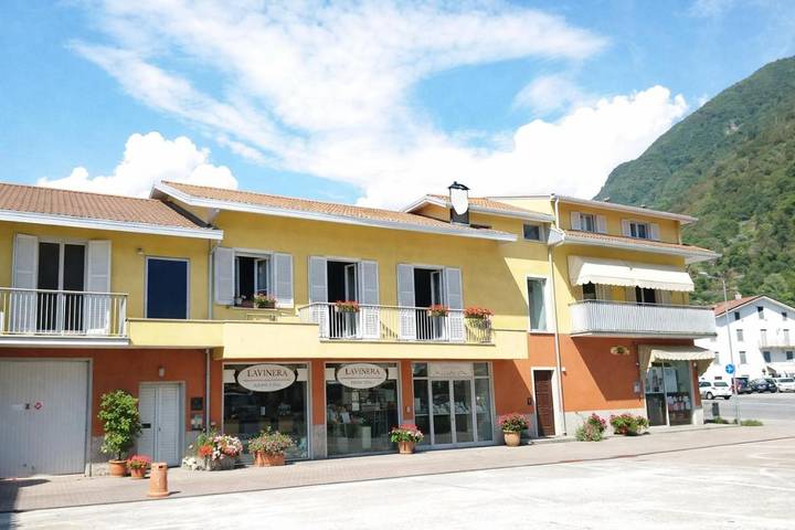 Location de vacances pour 3 personnes, avec vue et jardin à Dubino - 2