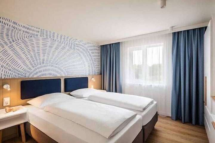 Ferienwohnung für 4 Personen, mit Balkon und Whirlpool sowie Pool und Sauna in der Wohlenberger Wiek - 2