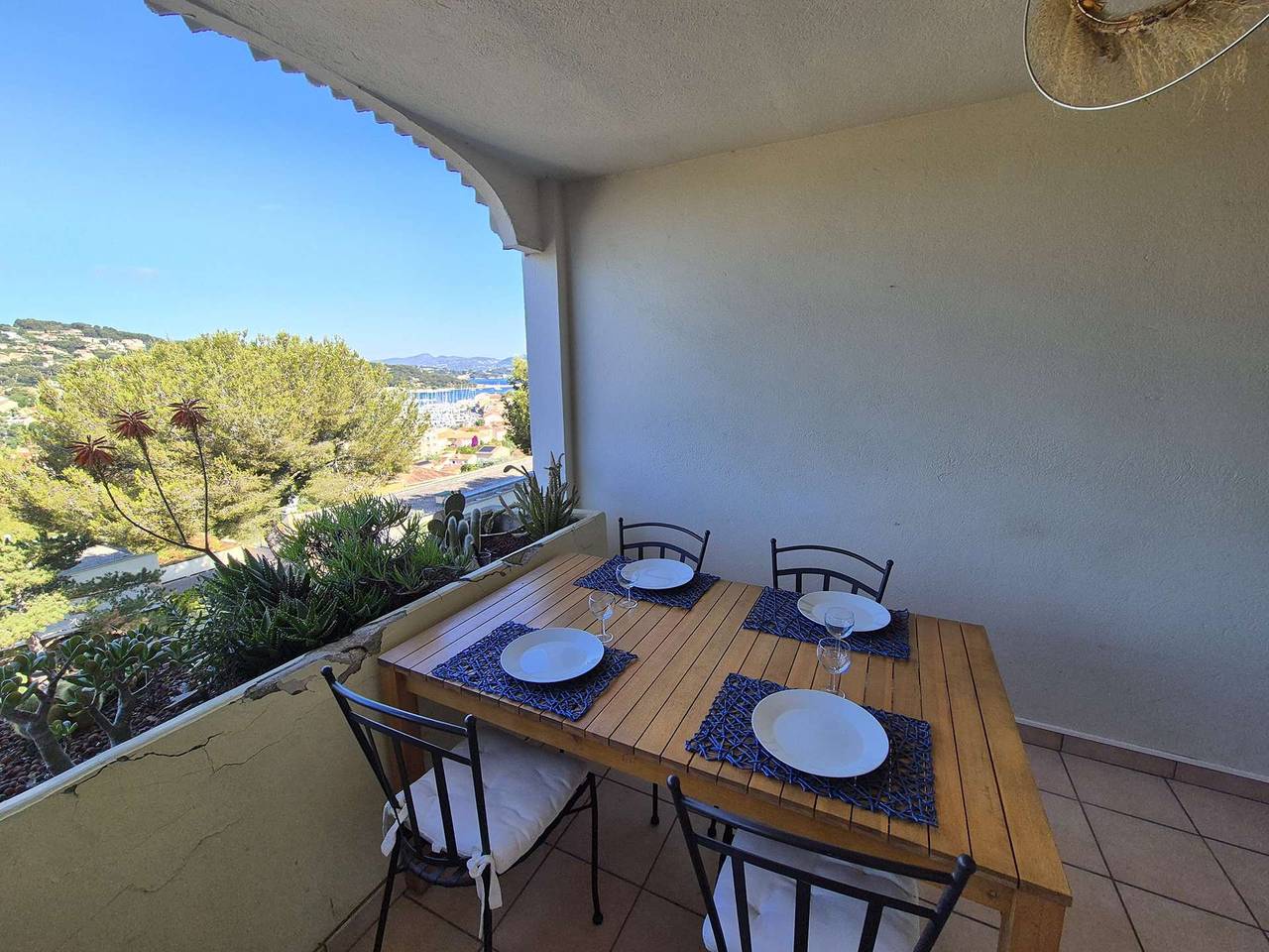 Appartement de vacances entier, Vue mer, Wi-Fi, piscine, tout à pied in Saint-Mandrier-sur-Mer, Côte méditerranéenne (France)
