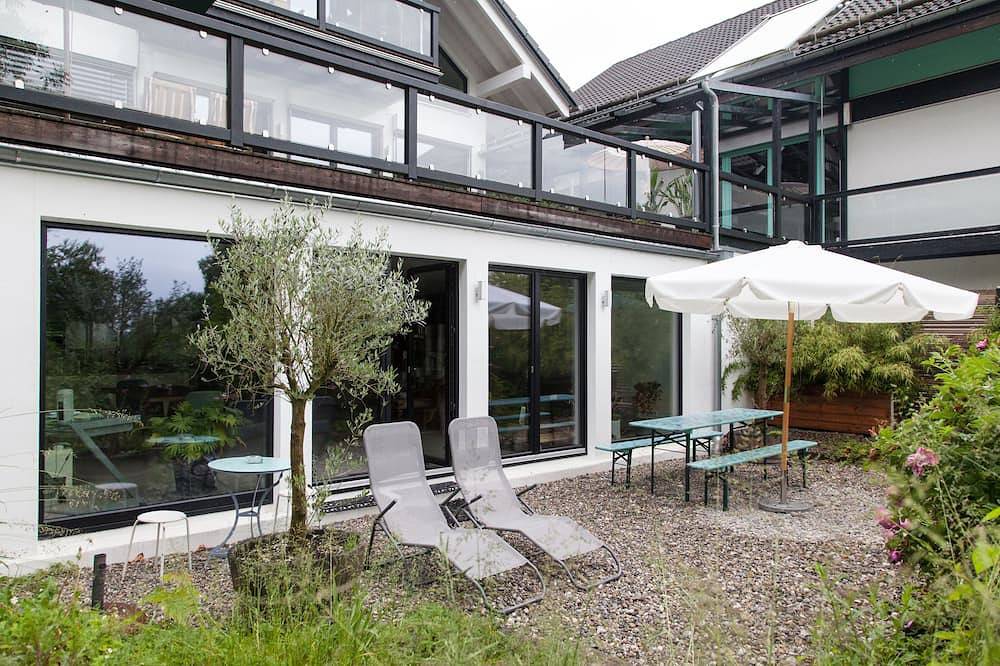 Ganze Wohnung, Küche mit Gasherd, eigener Grillplatz mit kleinem Garten, King-Size Betten in Utting, Ammersee