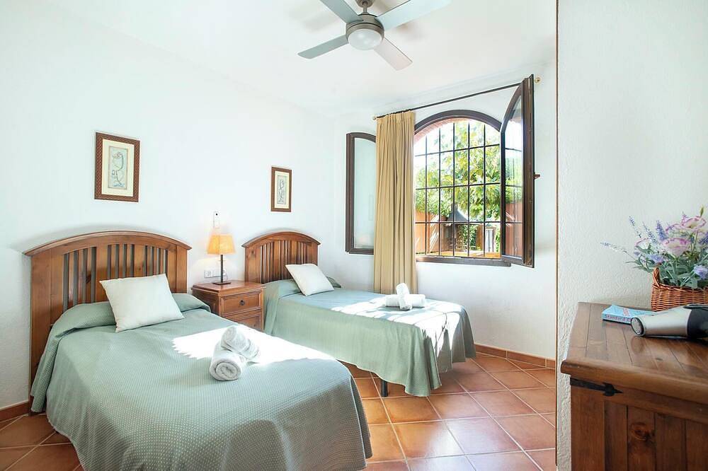 Aldea Repos - Ocho Habitaciones Villa, Capacidad 16 in Regencós, Costa Brava