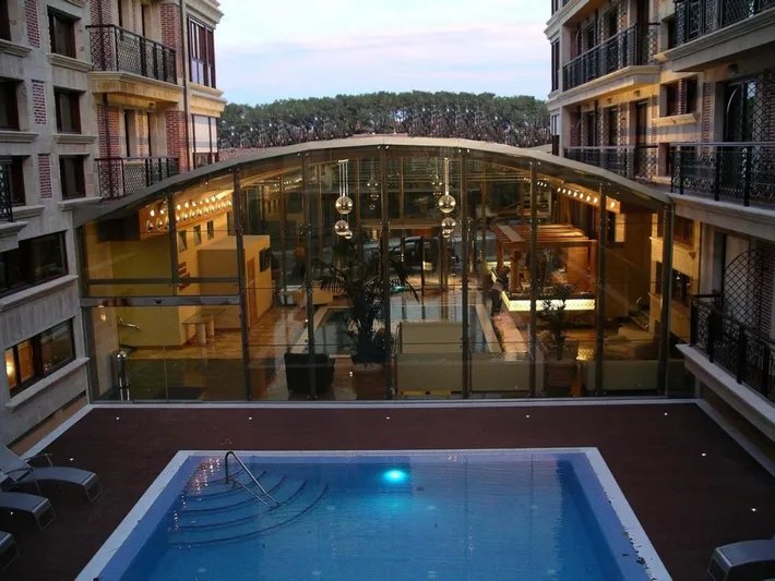 Hotel para 2 personas, con piscina y jacuzzi además de terraza y sauna - 1