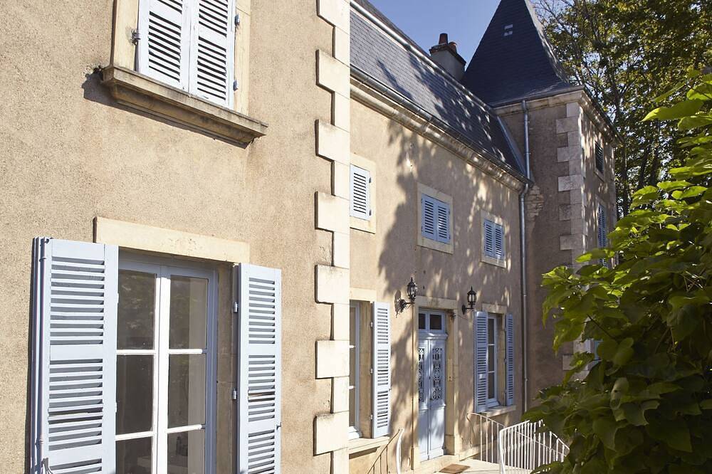 Authentisches Weinschloss in Weindorf in der Nähe von Beaune in Rully, Region Chalon-sur-Saône