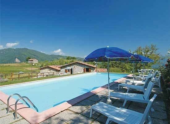 Rustico per 2 persone, con Terrazza e Giardino nonché Piscina per bambini e Piscina in Garfagnana