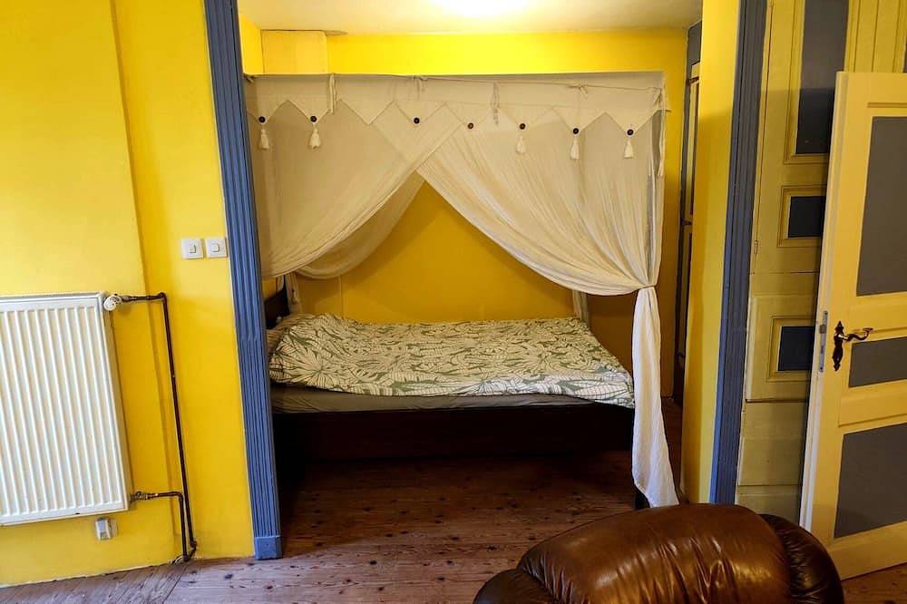 Château Montegut – Appartement privé dans une tour médiévale avec vue Pyrénées in Montégut, Hautes-Pyrénées