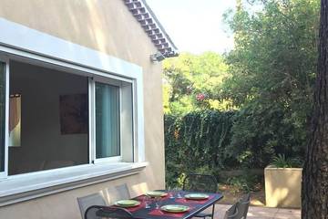 Location de vacances pour 4 personnes, avec jardin et terrasse, animaux acceptés dans Port de Sanary sur Mer