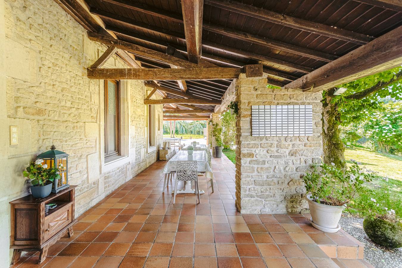 Chambre d'hôtes 'Emeraude' avec piscine partagée, Wi-Fi et climatisation in Genouillé, Région de Rochefort