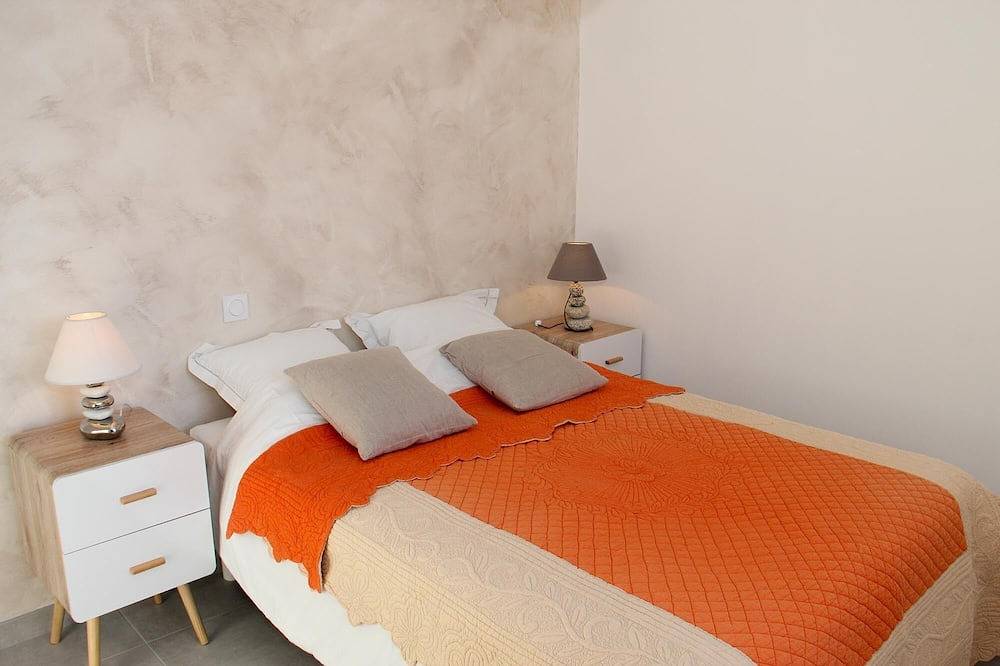 Entre Avignon, Orange et Nimes villa avec piscine privée et jardin in Rochefort-du-Gard, Région de Nîmes