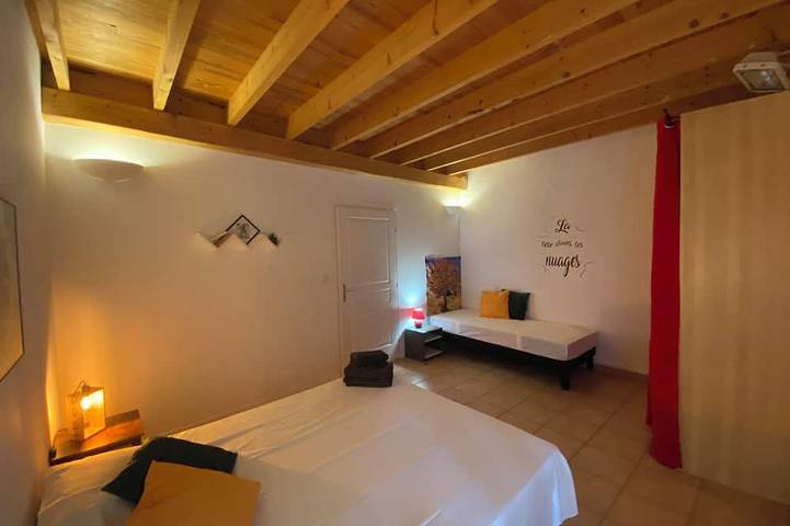 Gîte pour 10 personnes, avec piscine ainsi que jardin et terrasse à Cardet - 3