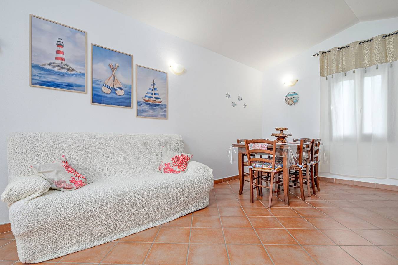 Villa 'Conchiglia' con Terrazza Privata e Aria Condizionata in Nuragheddu, San Teodoro