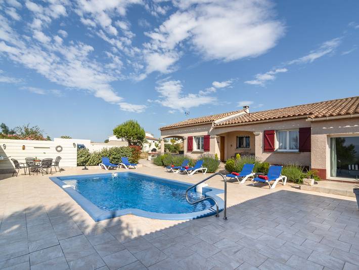Cottage pour 6 personnes, avec piscine et terrasse, adapté aux familles à Escales