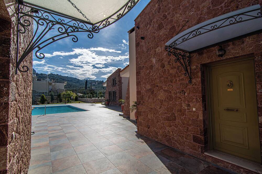 Modern And Luxury Suites For Relax Or Escape To Magical Nafplio in Aria, Nafplio