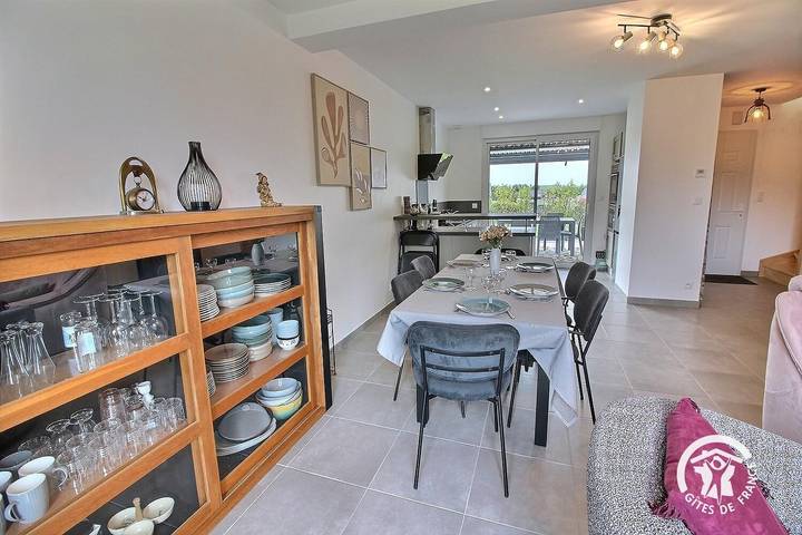 Gîte pour 6 personnes, avec jardin à Matignon - 4