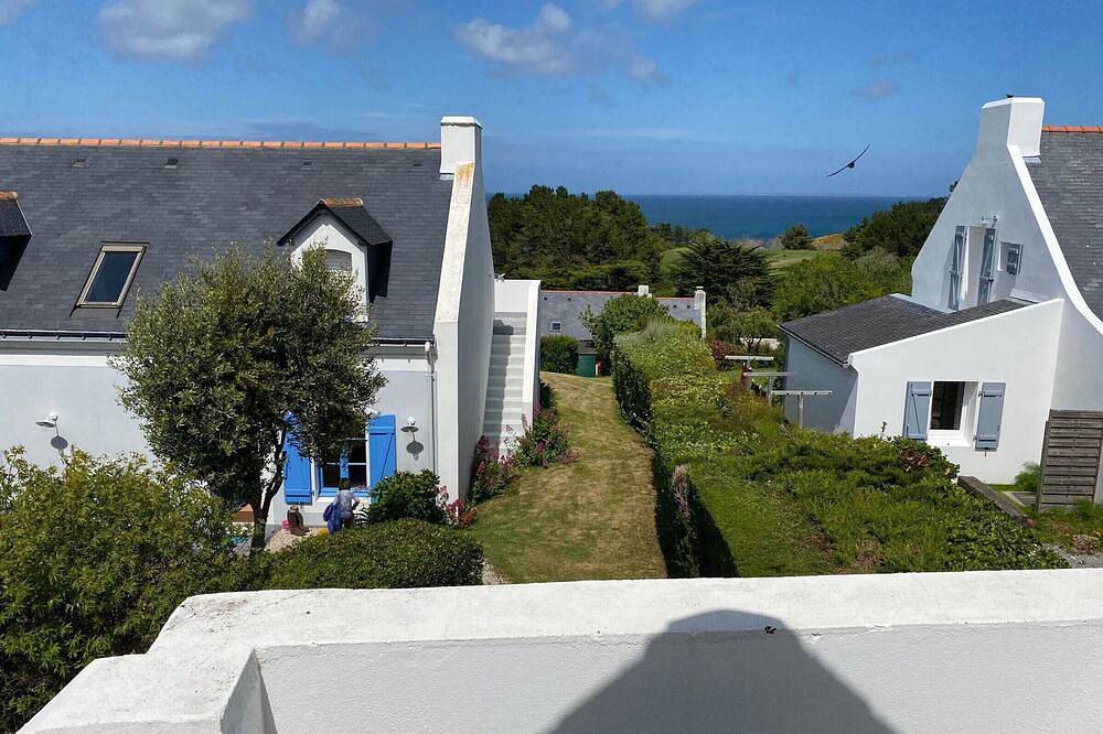 1-Bedroom House with Garden near Grands Sables Beach in Locmaria, Côte des Mégalithes