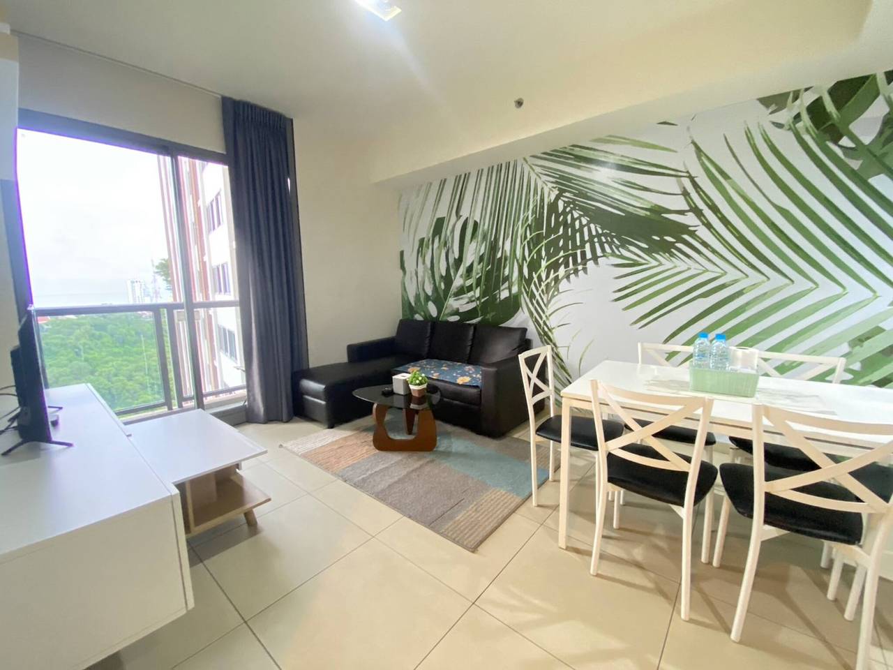 Apartamento entero, Unidad de 2 dormitorios en piso alto con vista al mar in Pattaya, Provincia de Chon Buri