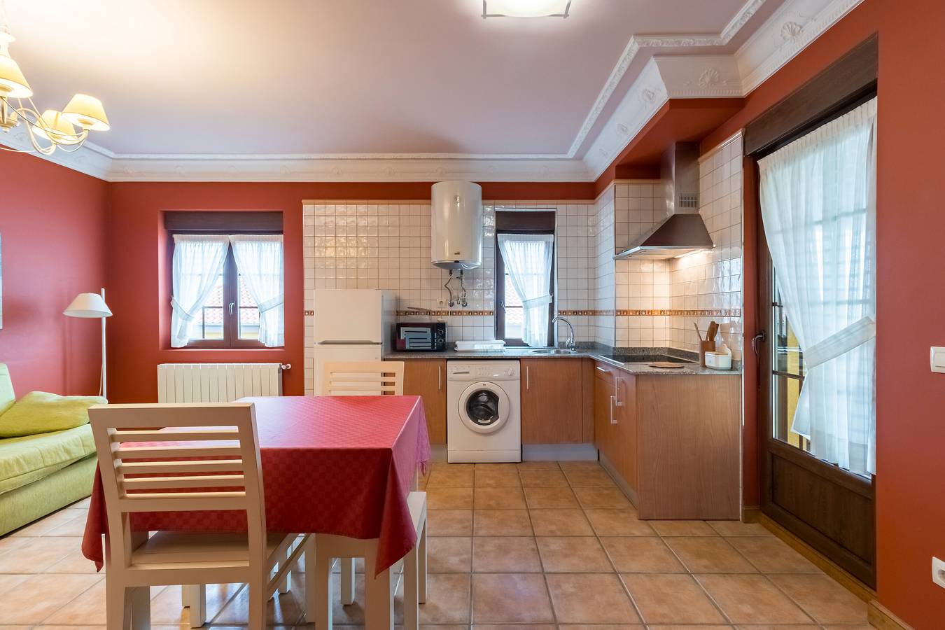 Apartamento entero, Apartamento 'Antonio Apto4' con vistas al mar, terraza privada y Wi-Fi in Santillana del Mar, Costa de Cantabria