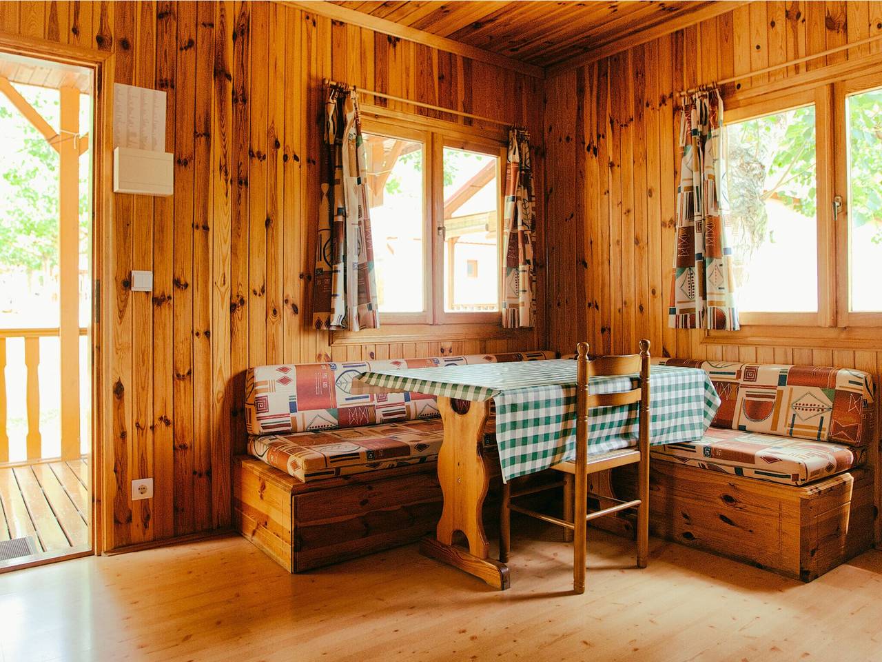 Bungalow en España con terraza y vistas in Isábena, Pirineos