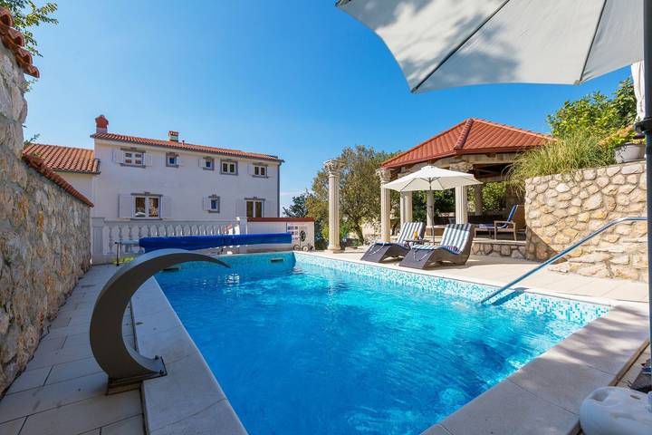Ferienwohnung für 5 Personen, mit Pool und Terrasse sowie Garten