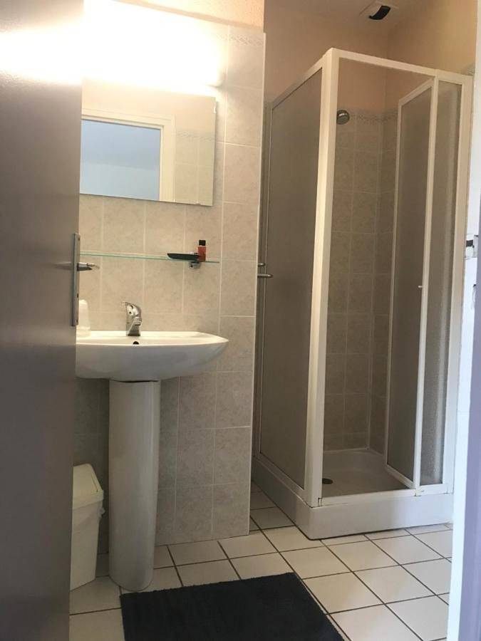 Hôtel pour 4 personnes, avec terrasse et jardin à Saint-Jacques-des-Blats - 3