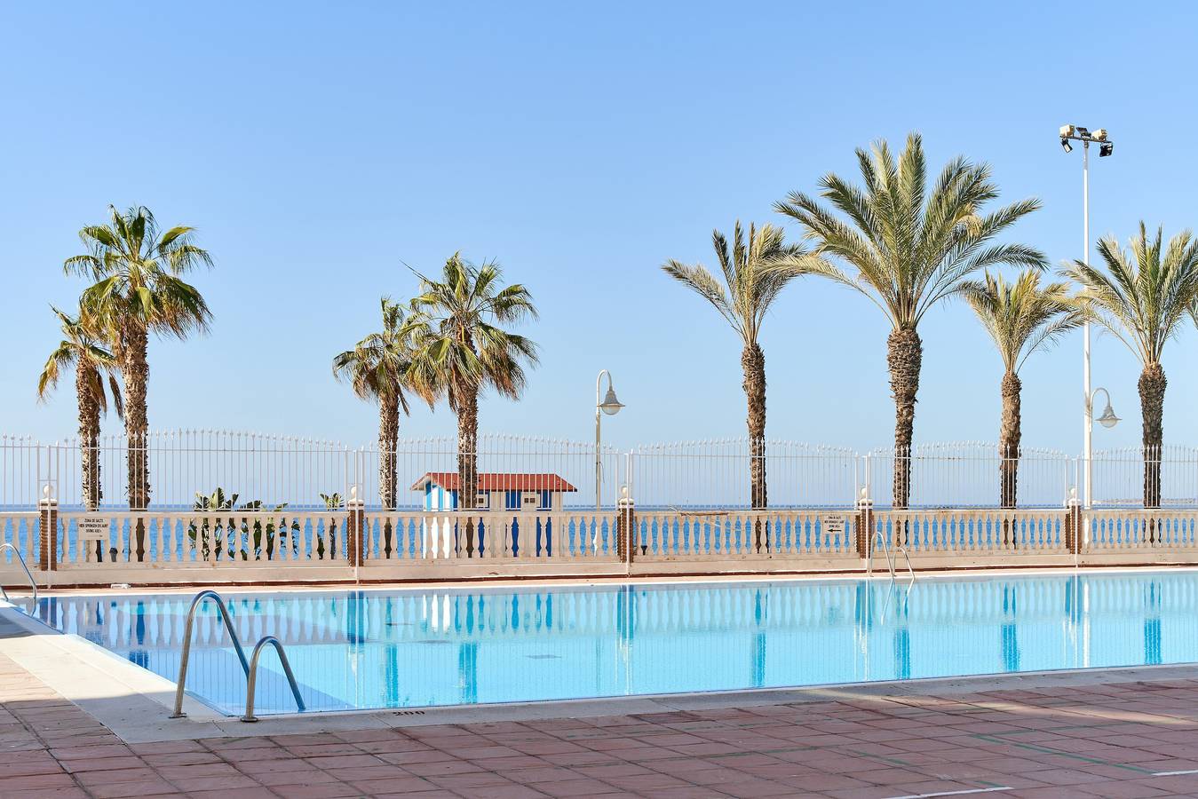 Apartamento entero, "Apartment in Algarrobo Costa" con vistas al mar, piscina, Wi-Fi, A/C, terrazas y jardín in Algarrobo Costa, Algarrobo