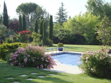 Gîte pour 2 personnes, avec jardin et piscine à La Tour-d'Aigues