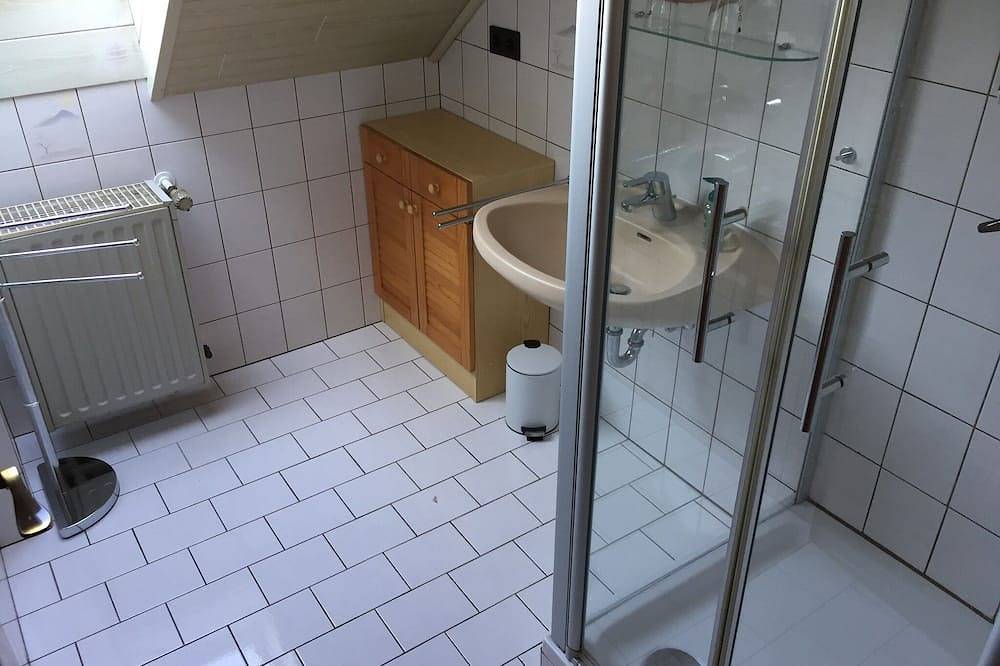 Ganze Wohnung, Liebevoll eingerichtete Ferienwohnung für bis zu 4 Personen (65qm) mit Balkon/Terrasse und separater Küche in Windelsbach, Romantische Straße