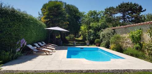 Gîte pour 2 personnes, avec jardin et vue ainsi que terrasse et piscine à Thomery