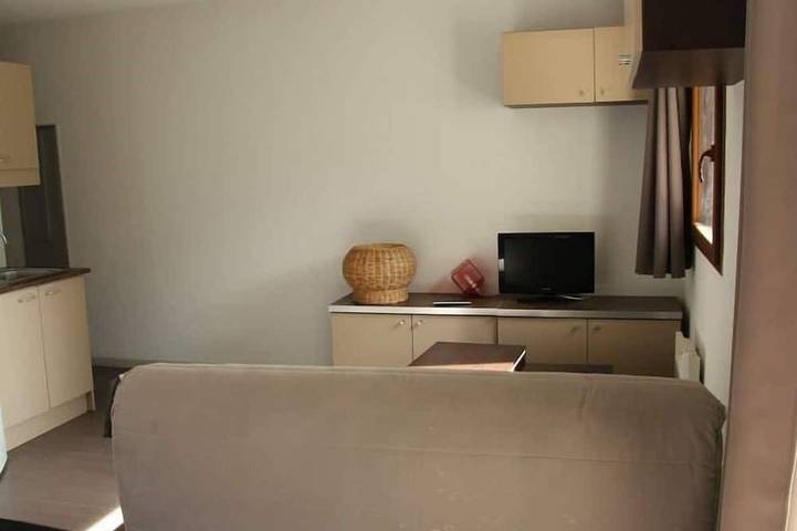 Gîte pour 4 personnes, avec Balcon et Piscine dans Chabanon Selonnet