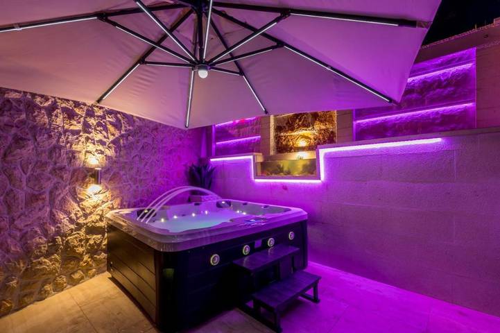 Villa pour 14 personnes, avec Balcon et Jacuzzi ainsi que Terrasse et Jardin à Solin - 3