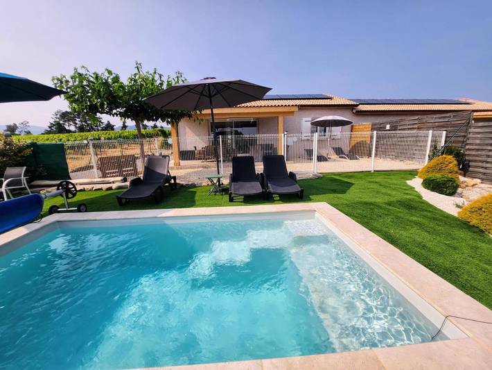Location de vacances pour 6 personnes, avec vue ainsi que piscine et jardin, animaux acceptés à Joyeuse - 3
